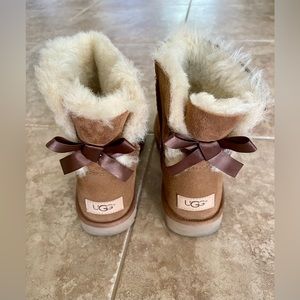 UGG Women's Mini Bailey Bow II Boot Size 9
